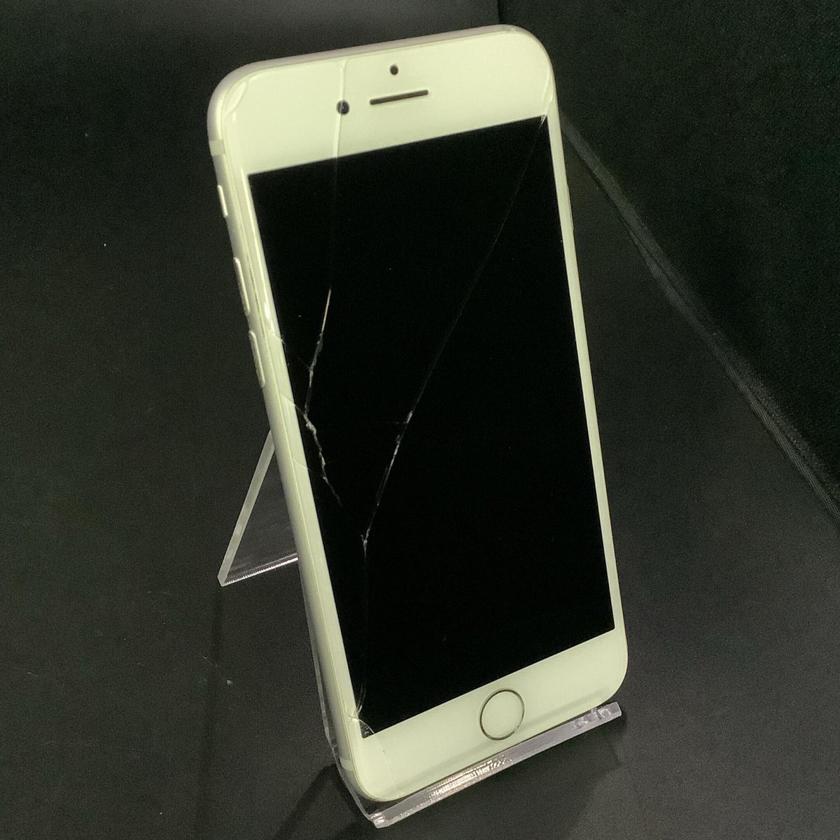 【最速発送】Apple iPhone iPhone 7 32GB シルバー docomo 白ロム【難有】 75%