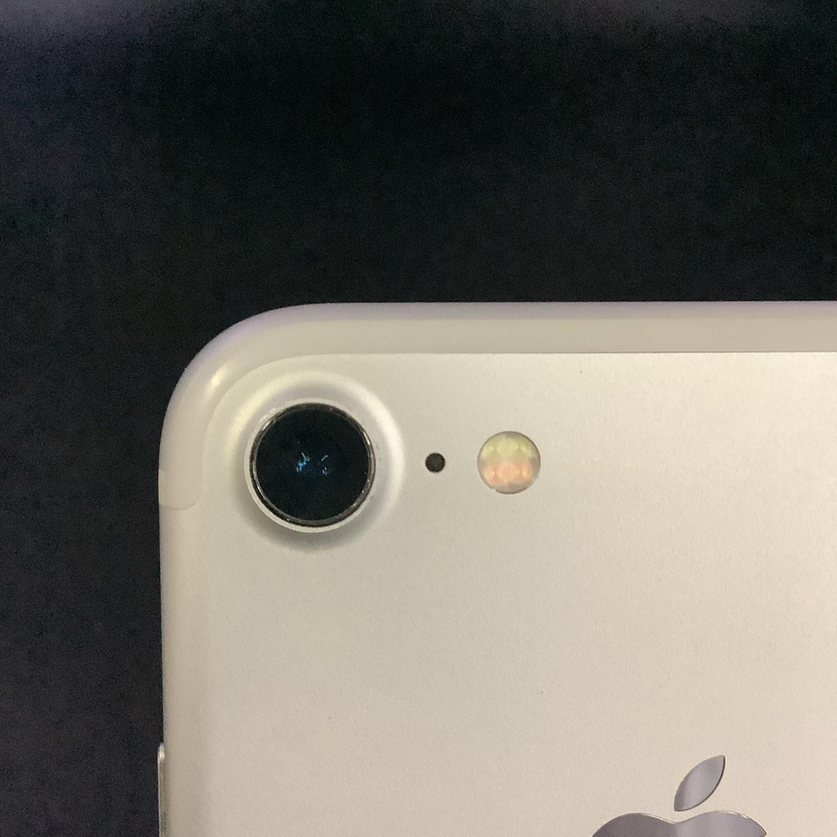 【最速発送】Apple iPhone iPhone 7 32GB シルバー docomo 白ロム【難有】 75%