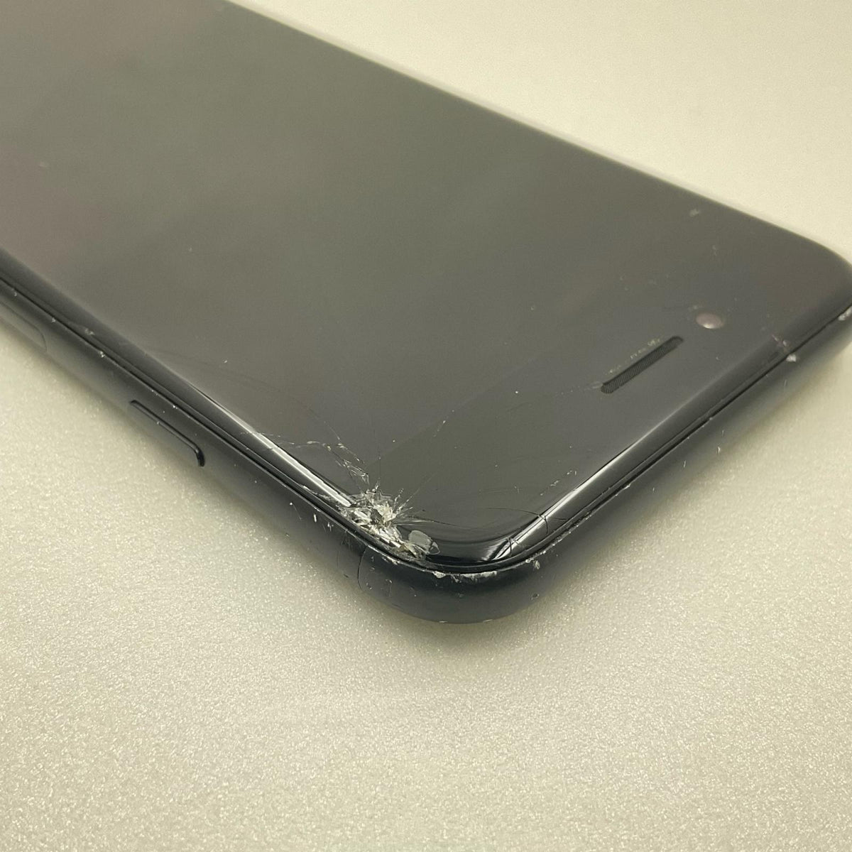 【最速発送】Apple iPhone iPhone 7 32GB ブラック Softbank 白ロム【難有】 59%