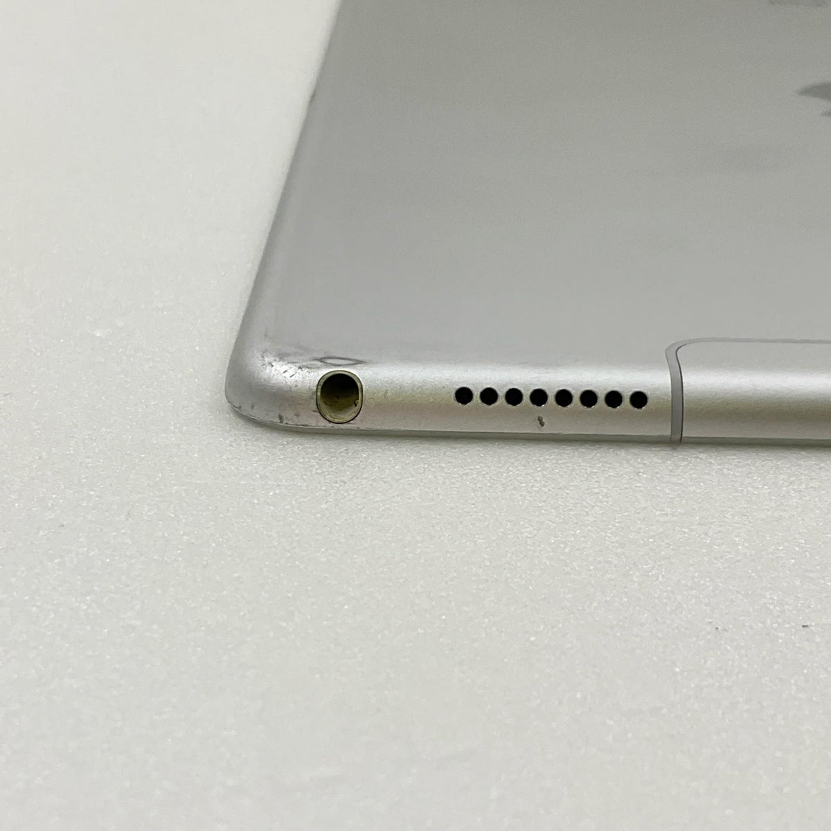 【全額返金保証】【最速発送】Apple iPad Pro 10.5インチ 256GB シルバー WiFi+Cellular docomo 白ロム 動作確認済