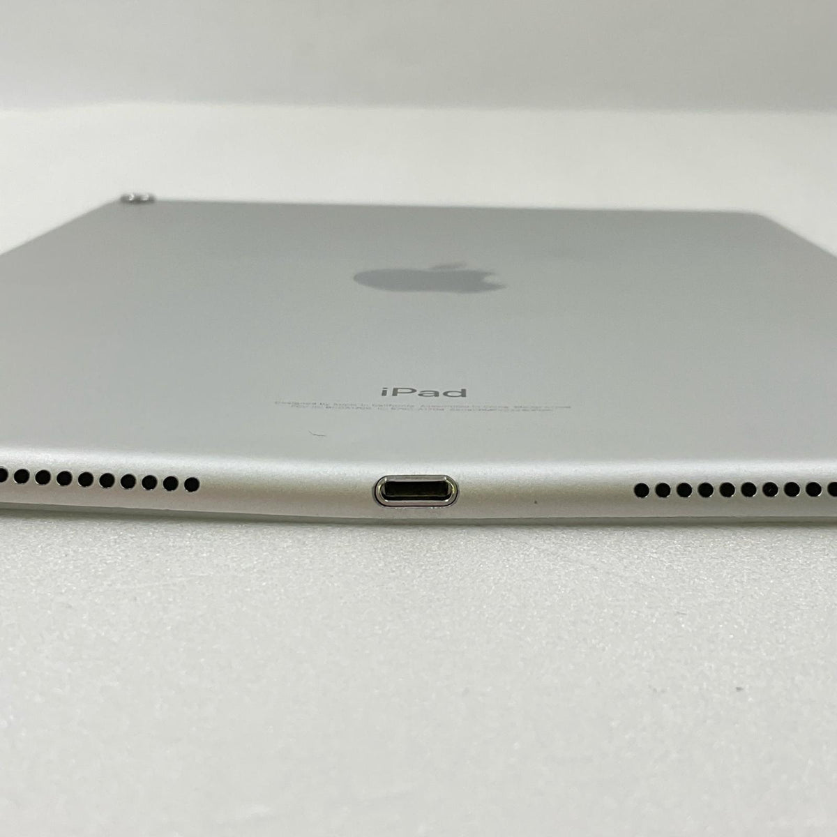 【全額返金保証】【最速発送】Apple iPad Pro 10.5インチ 256GB シルバー WiFi+Cellular docomo 白ロム 動作確認済