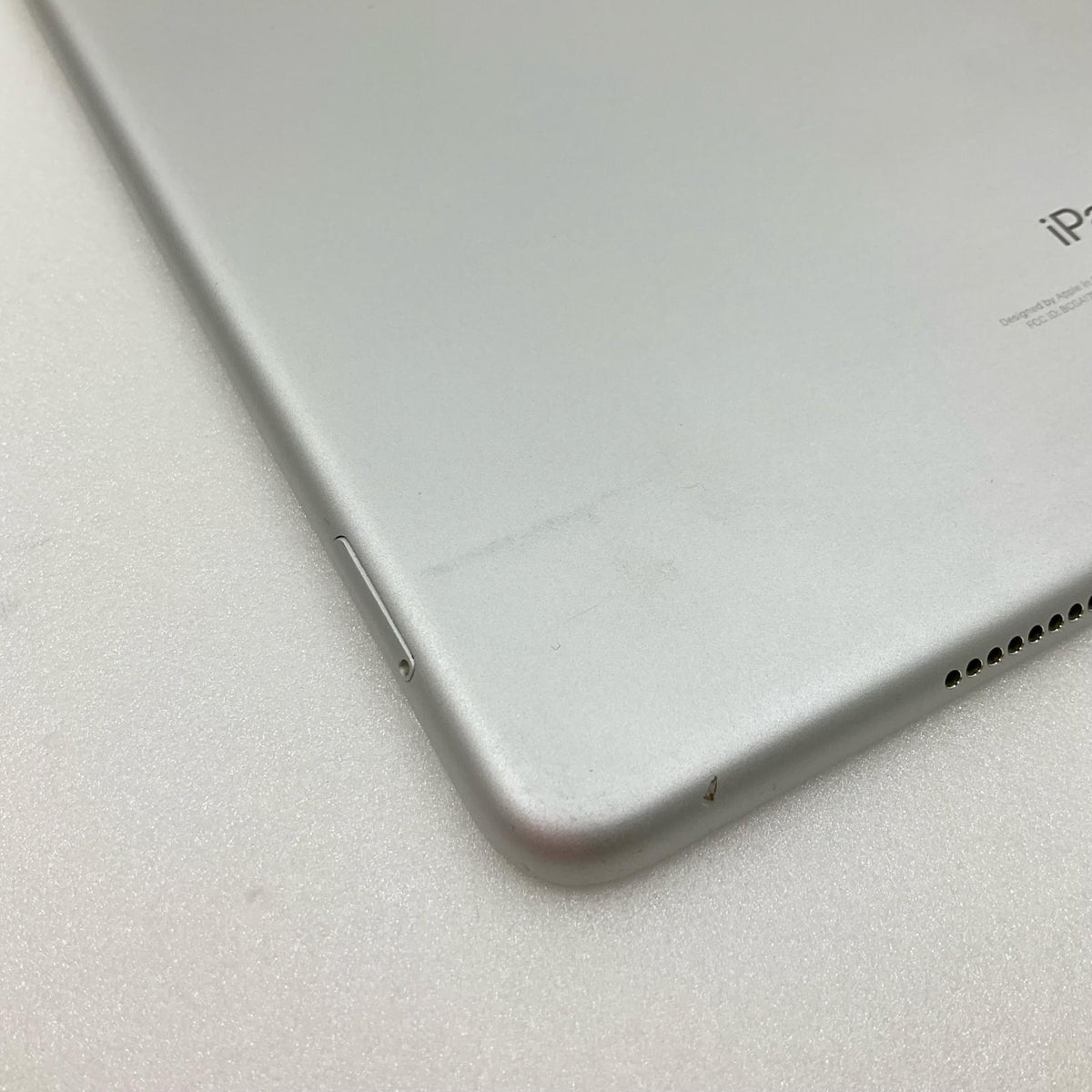 【全額返金保証】【最速発送】Apple iPad Pro 10.5インチ 256GB シルバー WiFi+Cellular docomo 白ロム 動作確認済