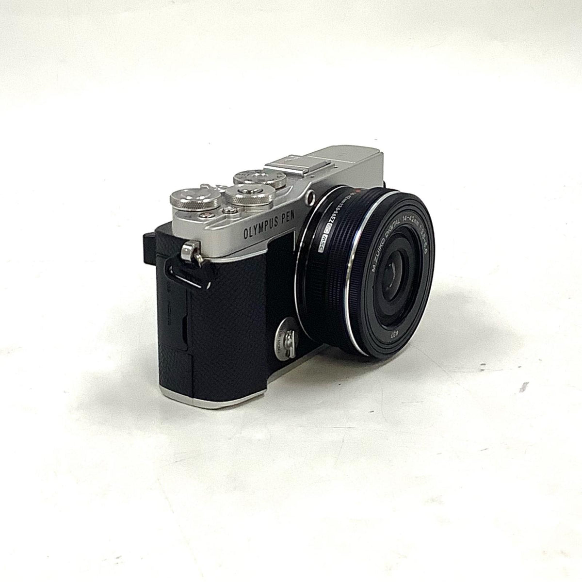【全額返金保証】【最速発送】OLYMPUS デジタル一眼 PEN E-P7 14-42mm EZレンズキット シルバー 美品 動作確認済