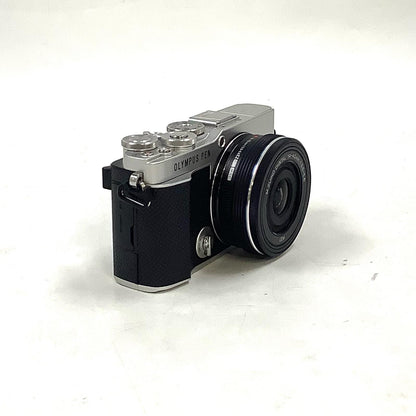 【全額返金保証】【最速発送】OLYMPUS デジタル一眼 PEN E-P7 14-42mm EZレンズキット シルバー 美品 動作確認済
