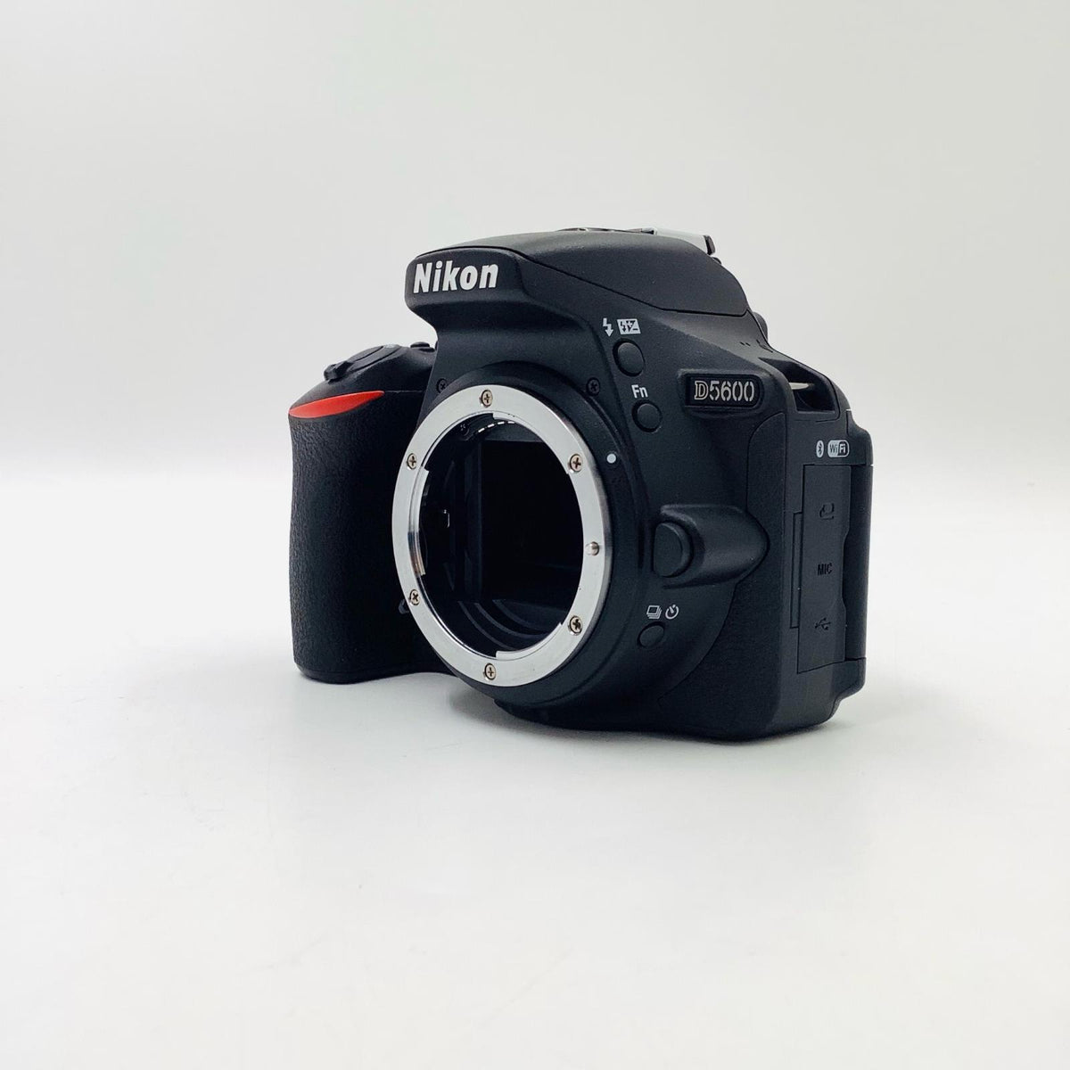 【全額返金保証】【最速発送】Nikon デジタル一眼 D5600 ボディ ブラック 美品 動作確認済