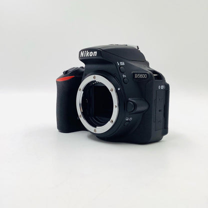 【全額返金保証】【最速発送】Nikon デジタル一眼 D5600 ボディ ブラック 美品 動作確認済
