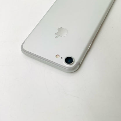 【全額返金保証】【最速発送】Apple iPhone iPhone 7 32GB シルバー au SIMフリー 白ロム 美品 動作確認済 91%