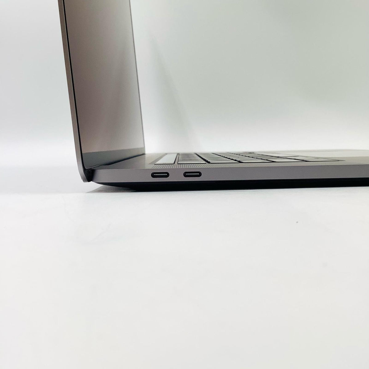 【全額返金保証】【最速発送】Apple MacBook Pro 16インチ 2019 6コア intel core i7 16GB 512GB スペースグレイ 89% 美品 動作確認済