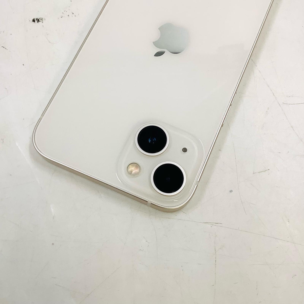 【全額返金保証】【最速発送】Apple iPhone iPhone 13 128GB スターライト au SIMフリー 白ロム 美品 動作確認済 82%