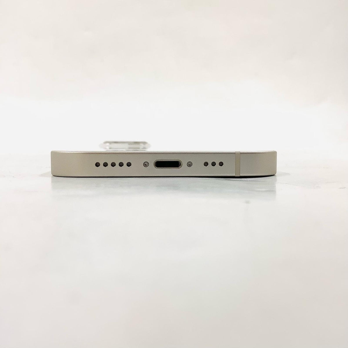 【全額返金保証】【最速発送】Apple iPhone iPhone 13 128GB スターライト au SIMフリー 白ロム 美品 動作確認済 82%