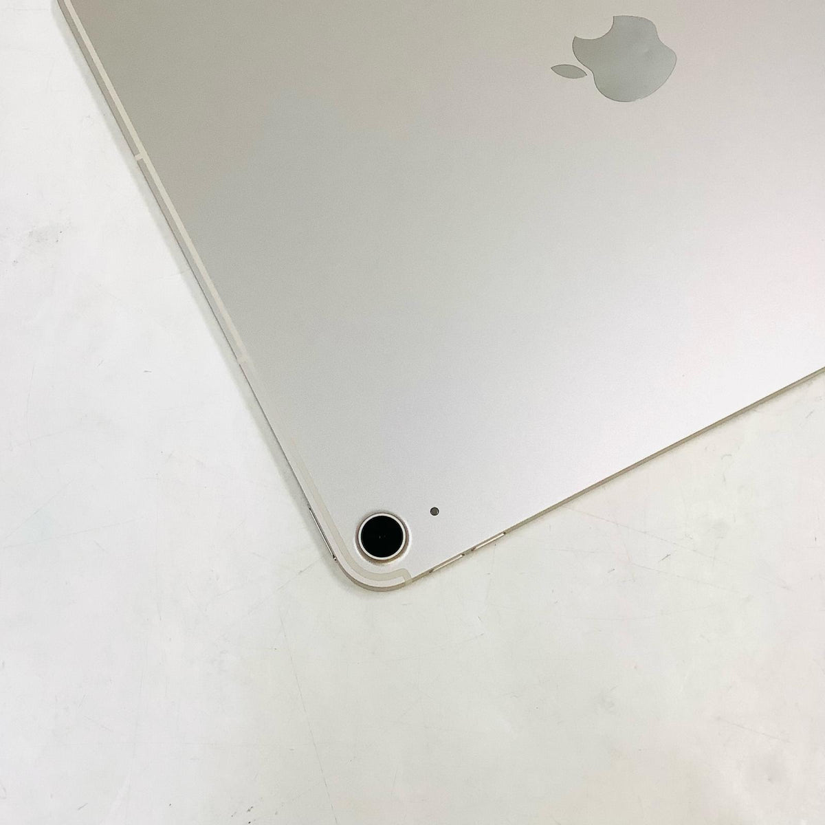 【全額返金保証】【最速発送】Apple iPad Air M4 13インチ 256GB スターライト WiFi+Cellular docomo 美品 動作確認済