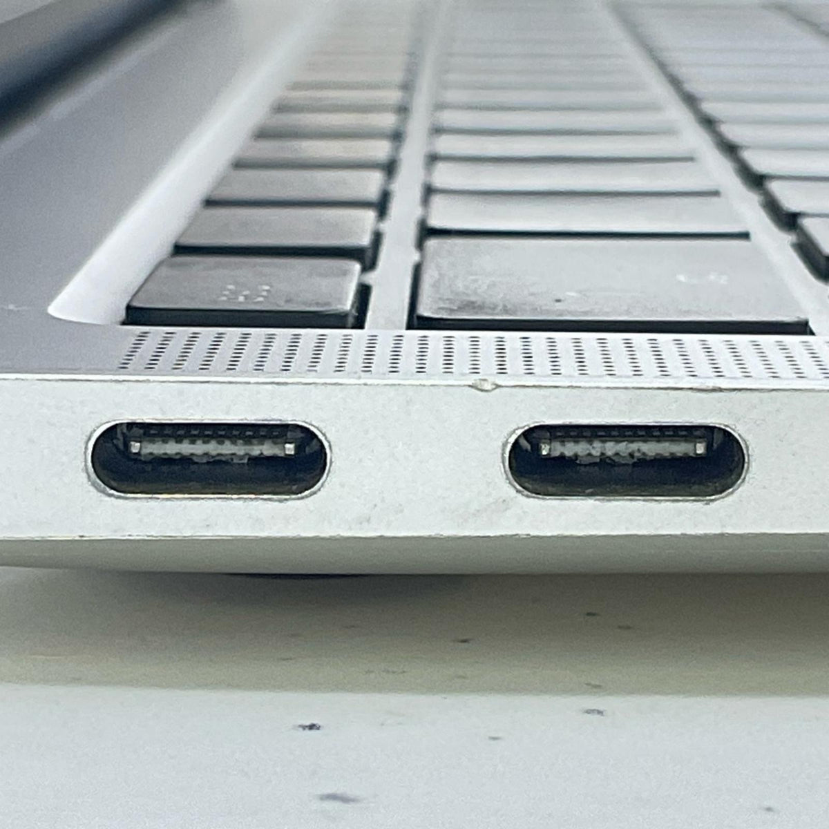 【最速発送】Apple MacBook Air 13インチ 2020 M1 8コア 8GB 256GB シルバー 88%【難有】