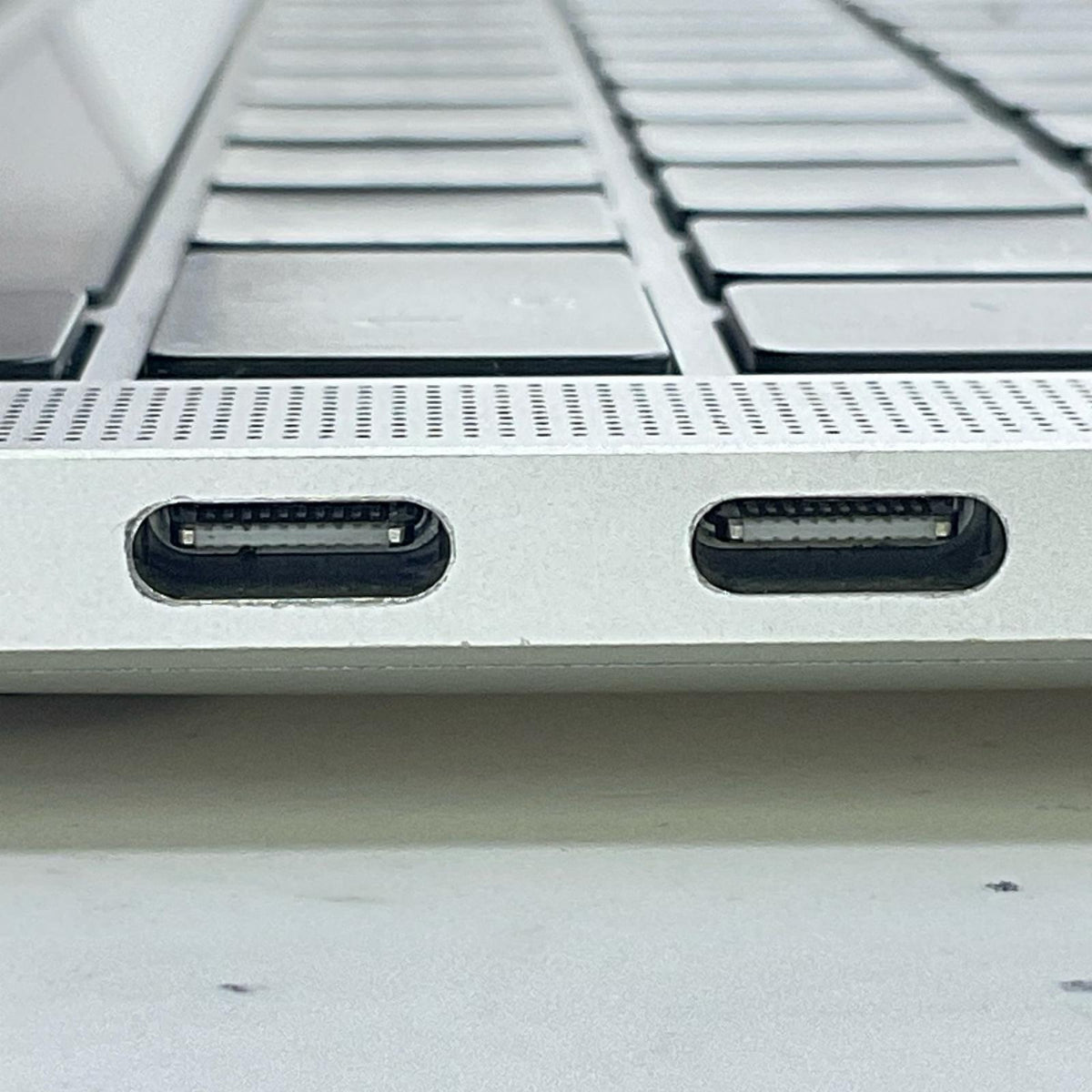 【全額返金保証】【最速発送】Apple MacBook Pro 13インチ 2022 M2 8コア 16GB 256GB シルバー 88% 動作確認済
