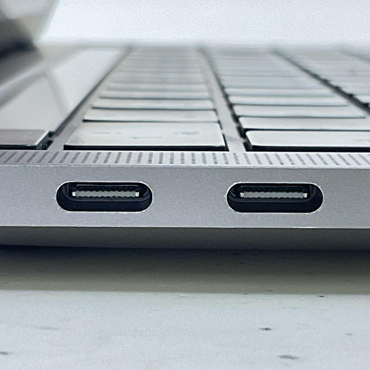 【最速発送】Apple MacBook Pro 13インチ 2022 M2 8コア 16GB 512GB スペースグレイ 90%【難有】