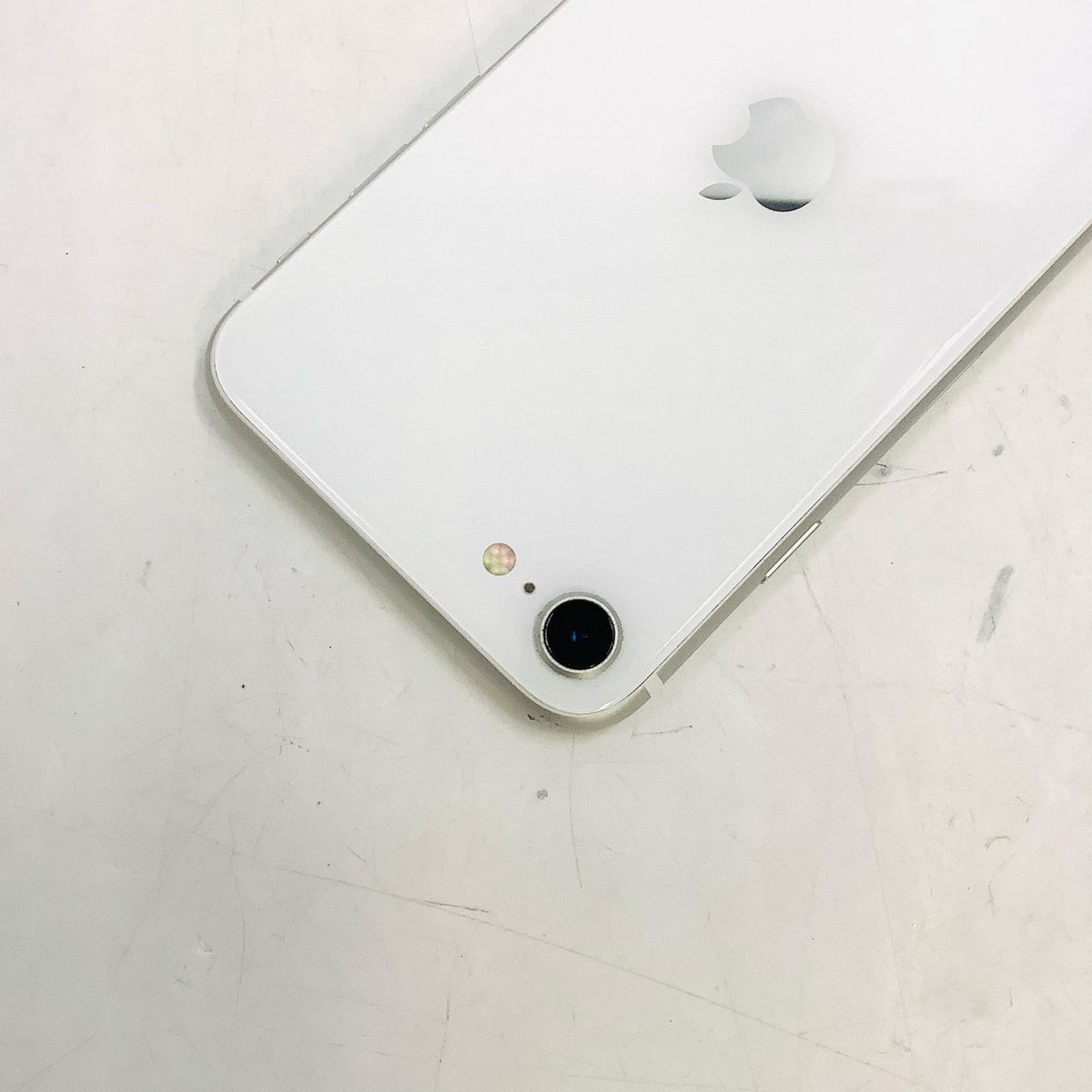 【全額返金保証】【最速発送】Apple iPhone iPhone SE（第2世代） 64GB ホワイト Softbank SIMフリー 白ロム 動作確認済 76%