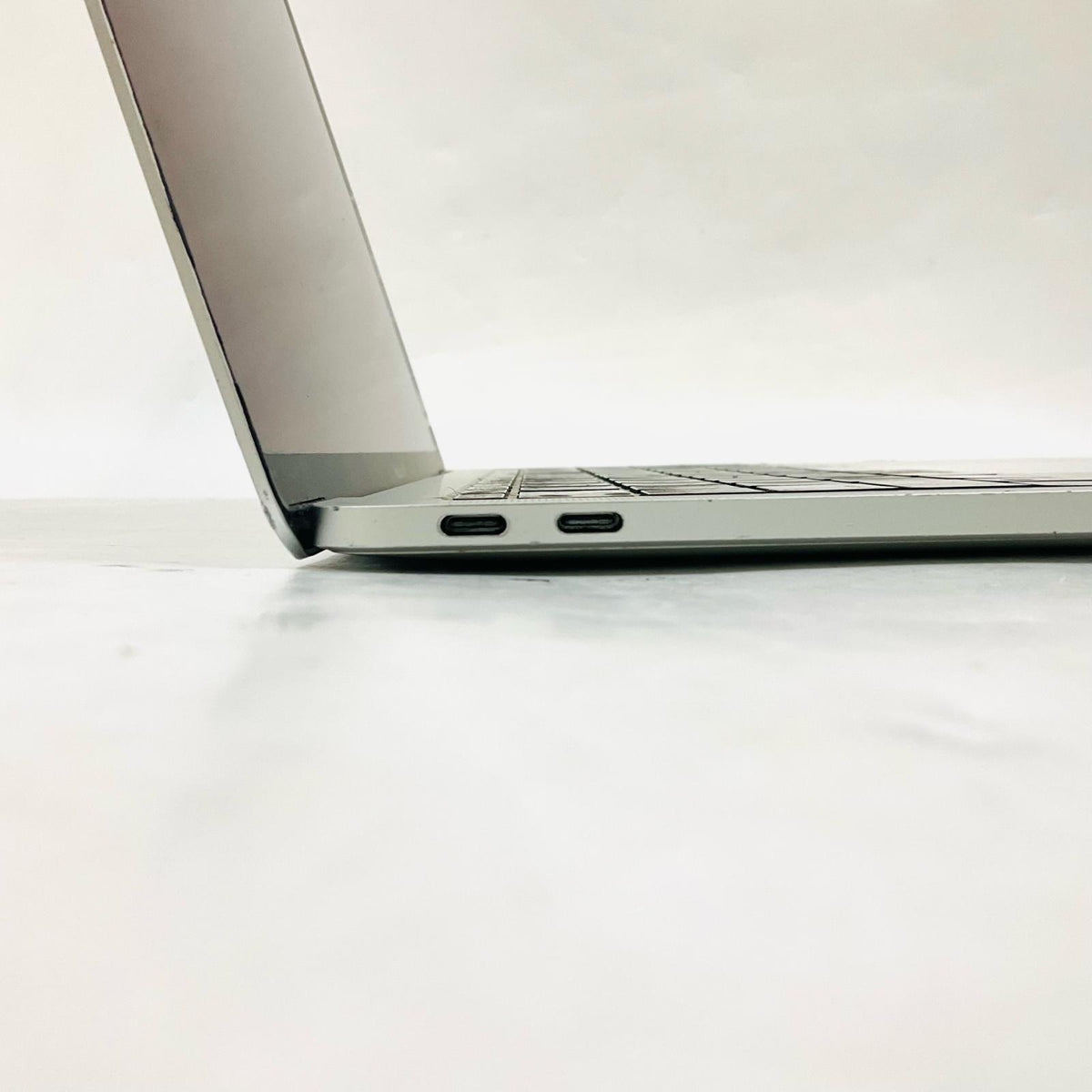 【最速発送】Apple MacBook Pro 13インチ 2017 2.3 GHz デュアルコア Intel core i5 8GB 128GB シルバー【難有】