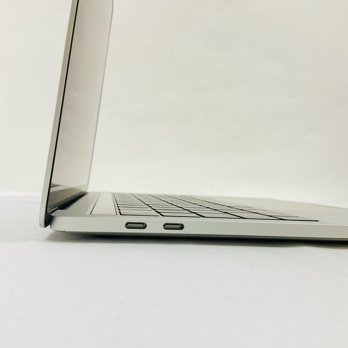 【全額返金保証】【最速発送】Apple MacBook Pro 13インチ 2018 2.3GHz クアッドコアIntel Core i5 8GB 256GB シルバー 美品 動作確認済