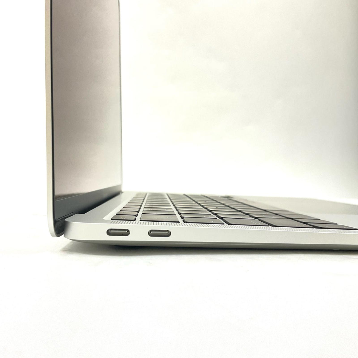 【全額返金保証】【最速発送】Apple MacBook Air 13インチ 2020 Apple M1 16GB 256GB シルバー 95% 美品 動作確認済