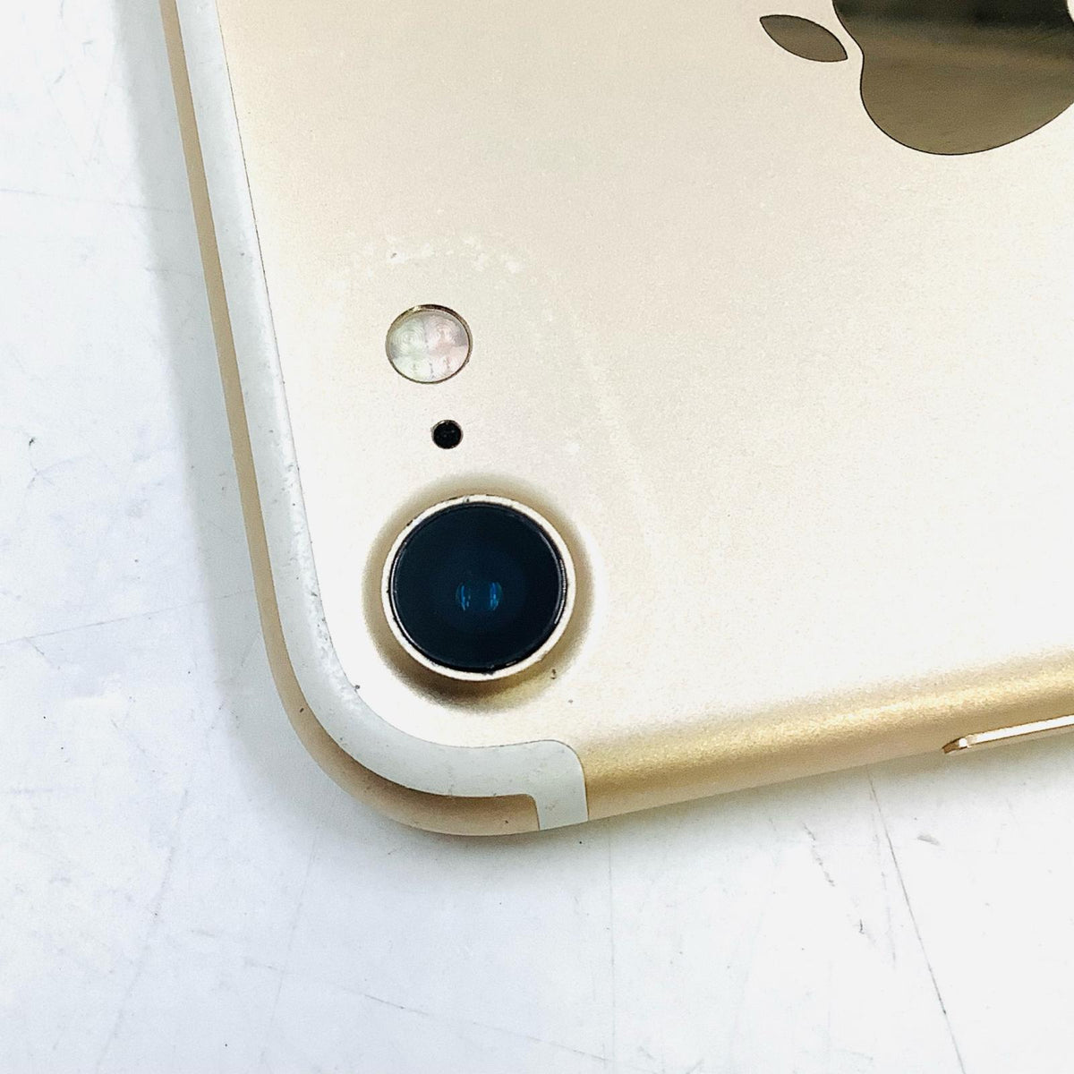 【最速発送】Apple iPhone iPhone 7 32GB ゴールド Softbank 白ロム【難有】 50%