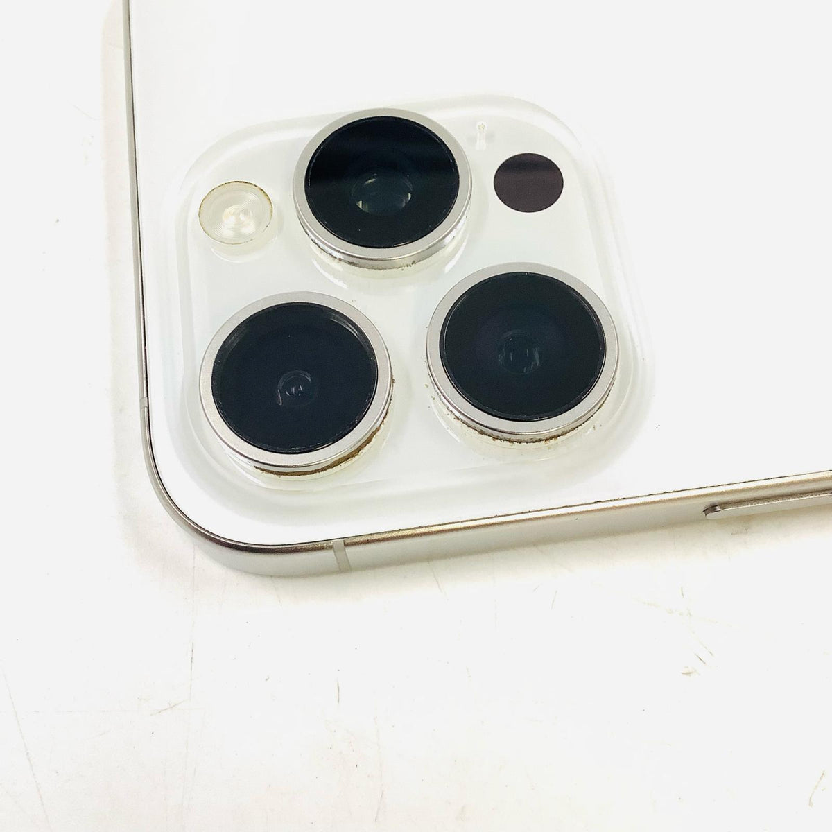 【全額返金保証】【最速発送】Apple iPhone iPhone 15 Pro Max 256GB ホワイトチタニウム au SIMフリー 白ロム 美品 動作確認済 83%