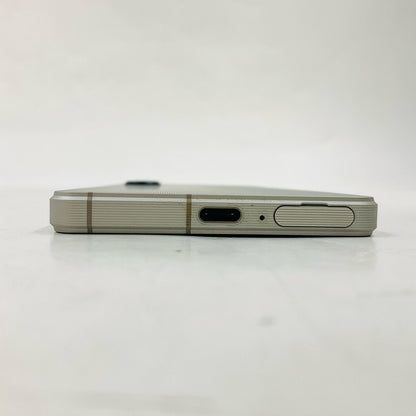 【最速発送】Sony Xperia 1 V 256GB プラチナシルバー docomo SIMフリー S0-51D 白ロム【難有】