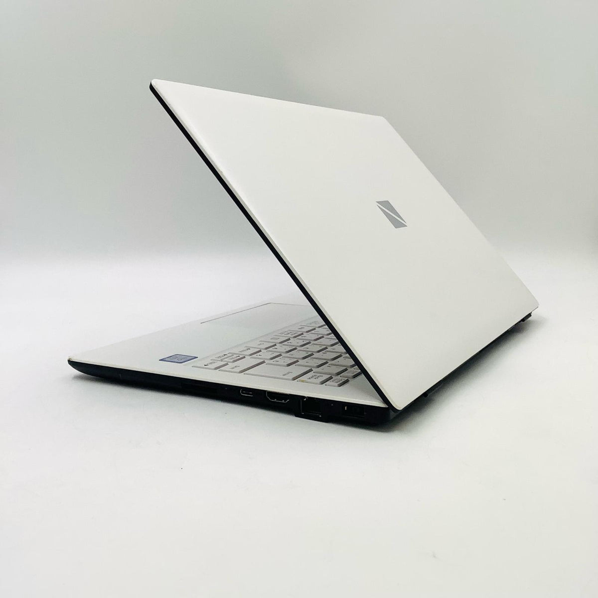 【全額返金保証】【最速発送】NEC LAVIE PC-HM350PAW Intel Core i3 8145U 2.10GHz 4GB M.2 SSD 256GB 84.8% 動作確認済