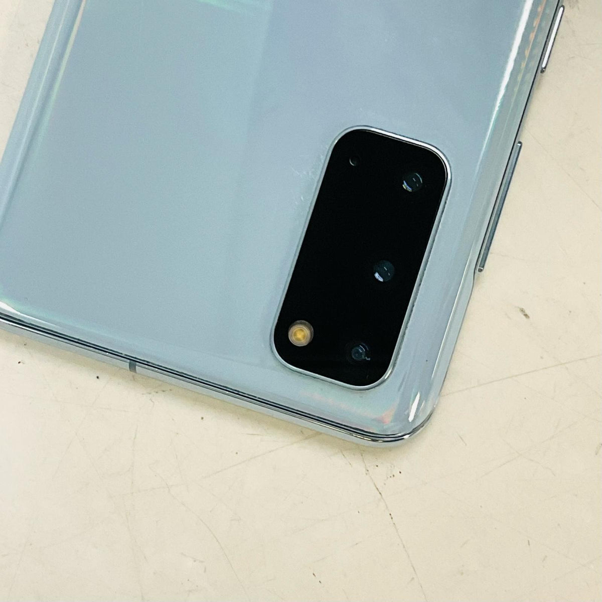 【最速発送】SAMSUNG Galaxy S20 5G 128GB クラウド ブルー au SCG01 白ロム【難有】