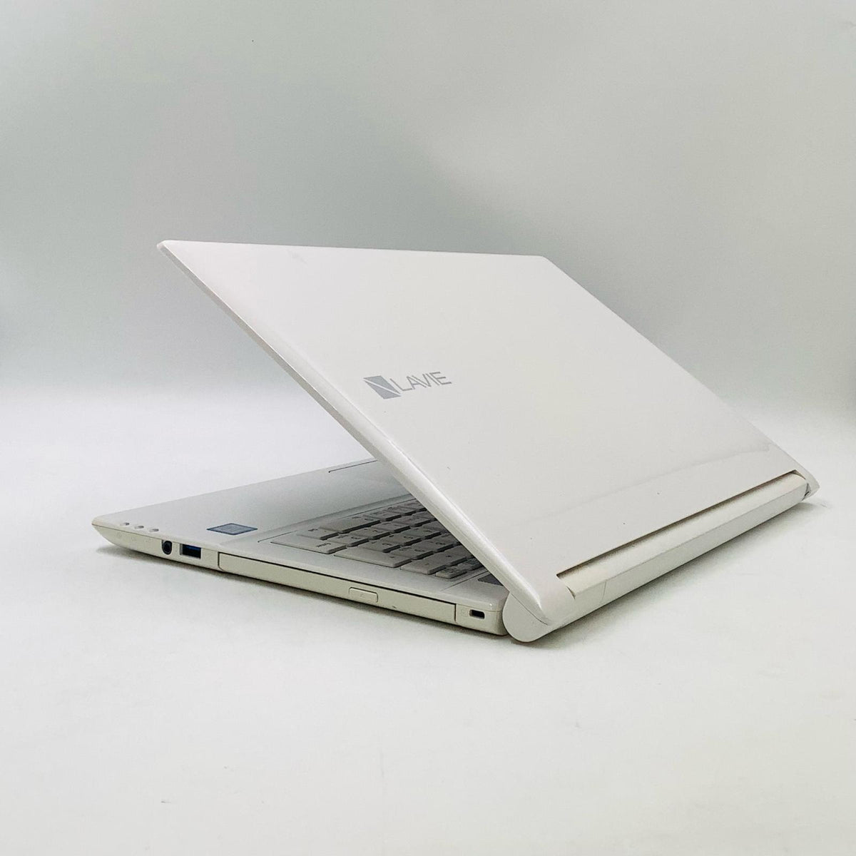 【全額返金保証】【最速発送】NEC LAVIE PC-NS630JAW Intel(R) Core(TM) i7-8550U CPU @ 1.80GHz 4GB SSD(SATA) 256GB（実測:238GB） 81.8% 動作確認済