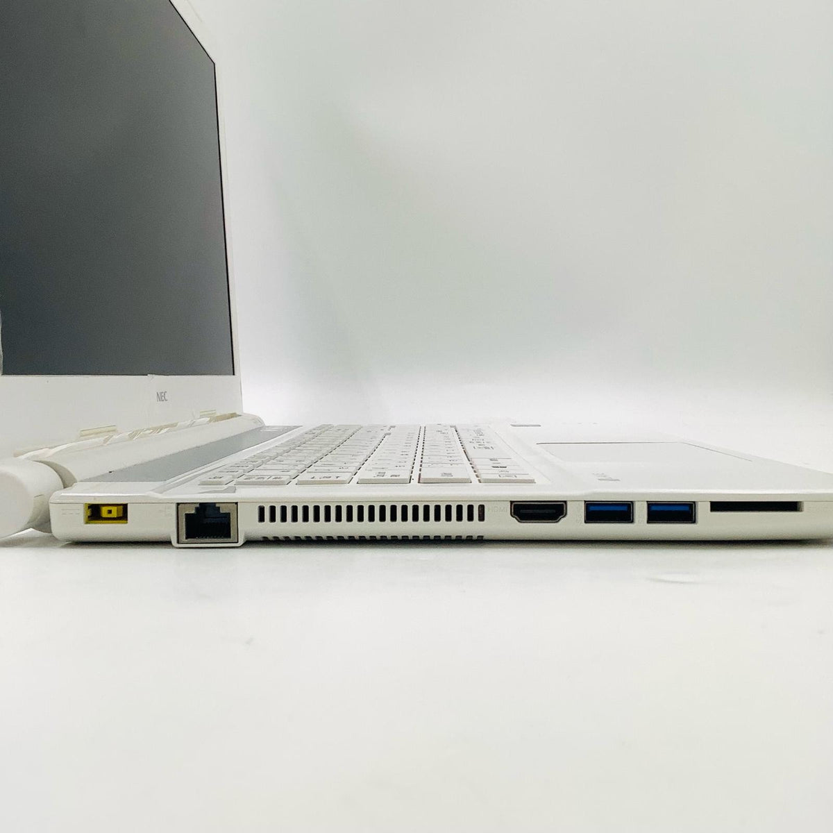 【全額返金保証】【最速発送】NEC LAVIE PC-NS630JAW Intel(R) Core(TM) i7-8550U CPU @ 1.80GHz 4GB SSD(SATA) 256GB（実測:238GB） 81.8% 動作確認済