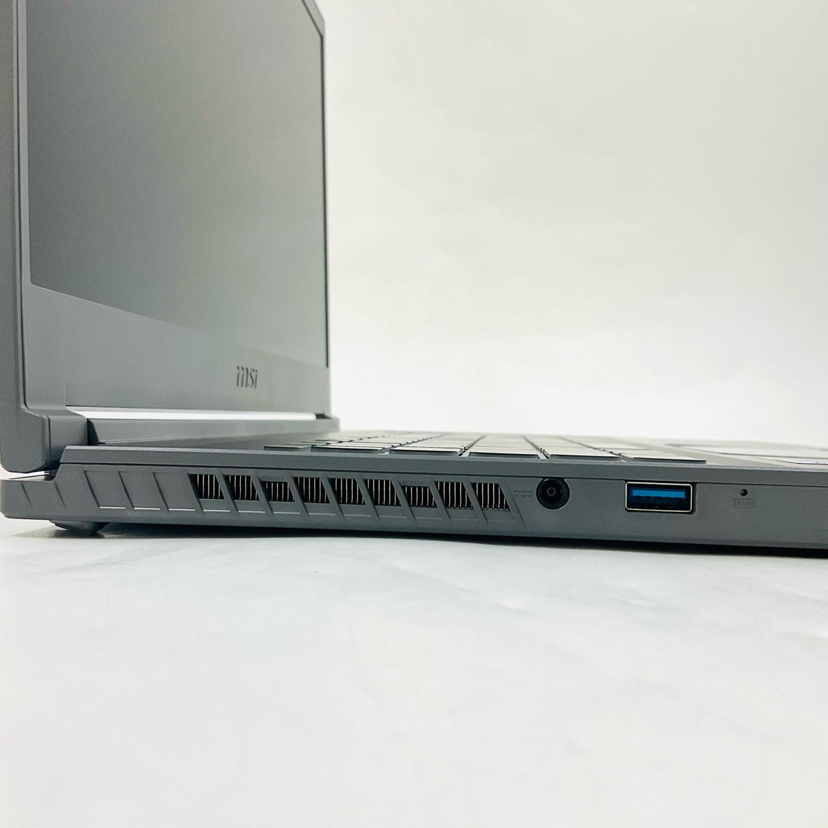 【全額返金保証】【最速発送】MSI GF Thin 15 B12UC 12th Gen Intel(R) Core(TM) i5-12450H 16GB SSD(NVMe) 512GB（実測:477GB） NVIDIA GeForce RTX 3050 Laptop GPU 99.8% 美品 動作確認済