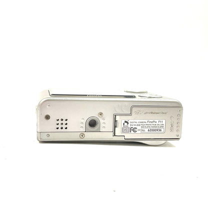 【全額返金保証】【最速発送】FUJIFILM コンパクトデジタルカメラ FinePix F11 シルバー 動作確認済