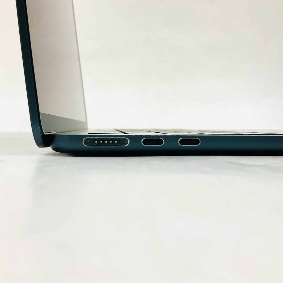 【全額返金保証】【最速発送】Apple MacBook Air 13インチ 2022 Apple M2 8GB 1TB ミッドナイト 84% 動作確認済
