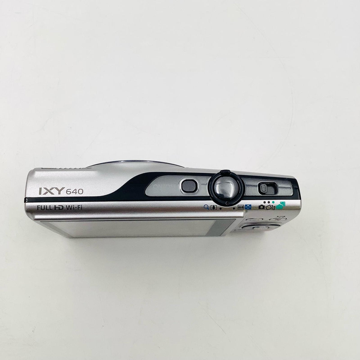 【全額返金保証】【最速発送】Canon コンパクトデジタルカメラ IXY 640 [シルバー] 美品 動作確認済