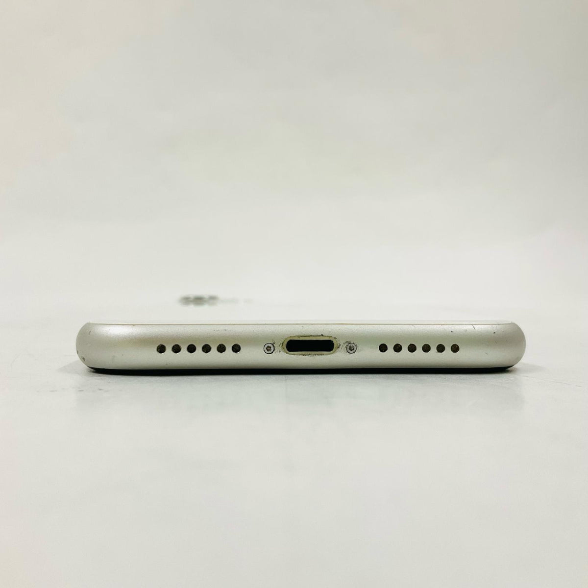 【最速発送】Apple iPhone iPhone 11 128GB ホワイト au 白ロム【難有】 96%