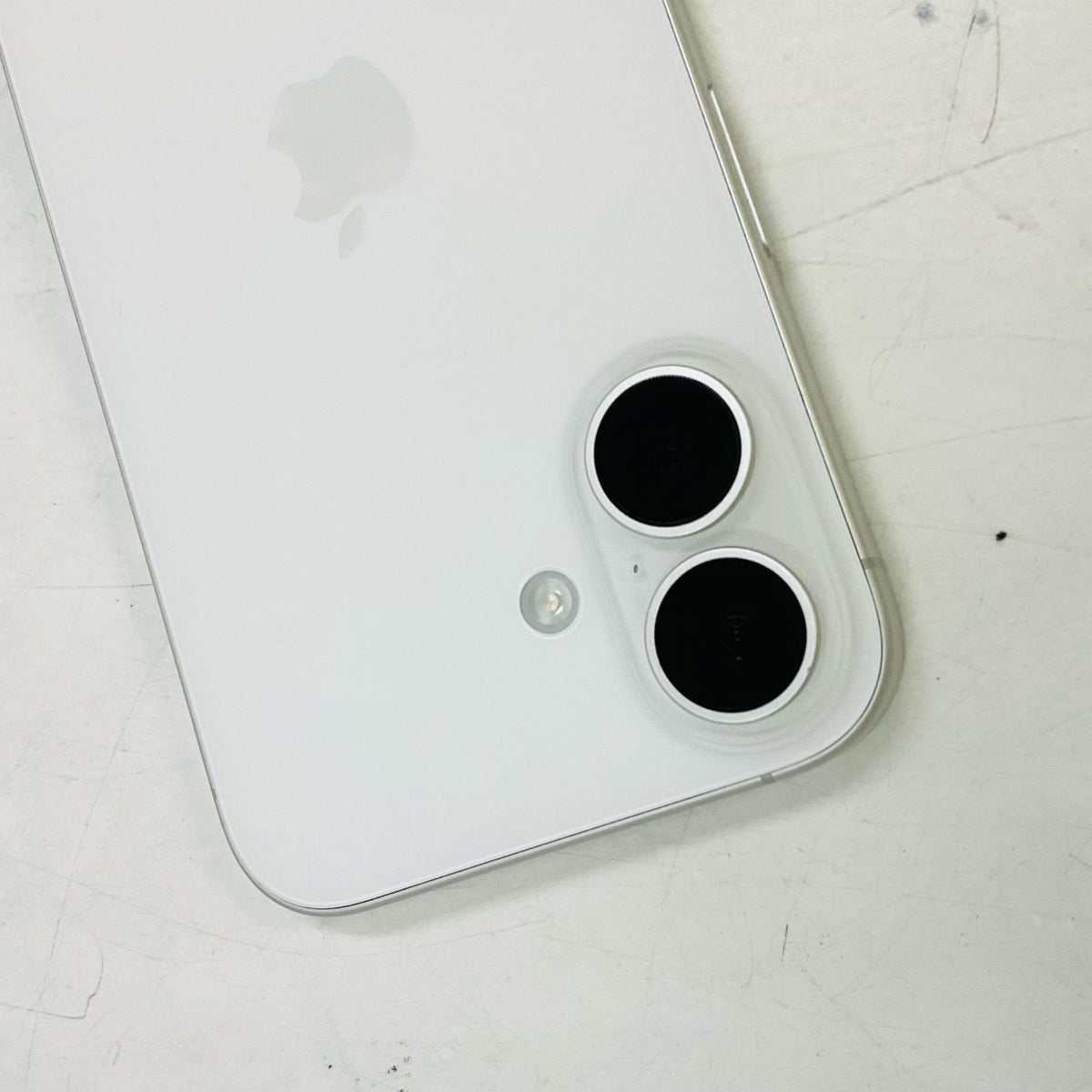【全額返金保証】【最速発送】Apple iPhone iPhone 16 128GB ホワイト docomo SIMフリー 白ロム 美品 動作確認済 100%