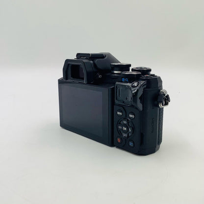 【全額返金保証】【最速発送】OLYMPUS デジタル一眼 OM-D E-M10 Mark III ボディ [ブラック] 動作確認済