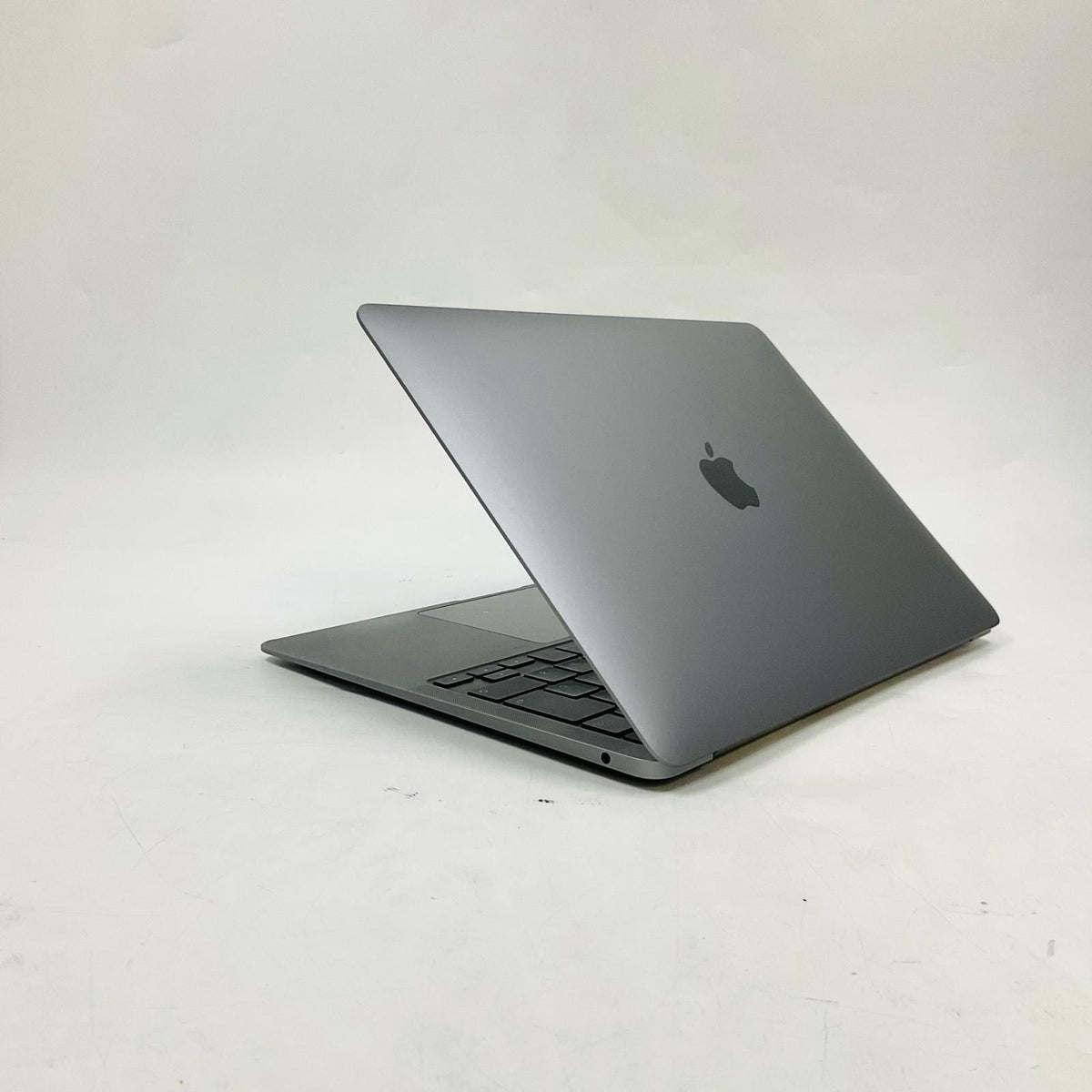 【最速発送】Apple MacBook Air 13インチ 2020 Apple M1 16GB 256GB スペースグレイ 80%【難有】