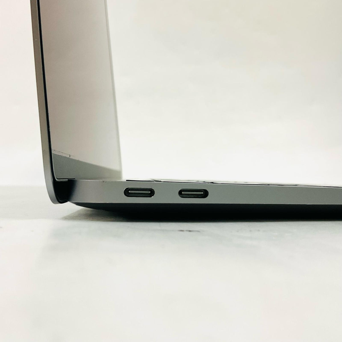 【最速発送】Apple MacBook Air 13インチ 2020 Apple M1 16GB 256GB スペースグレイ 80%【難有】