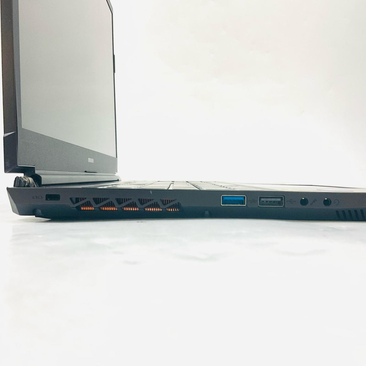 【最速発送】MouseComputer G-Tune P5 ZA-GN118M16R35 11th Gen Intel(R) Core(TM) i7-11800H @ 2.30GHz 16GB SSD(RAID) 512GB（実測:477GB） NVIDIA GeForce RTX 3050 Laptop GPU 90.9%【難有】