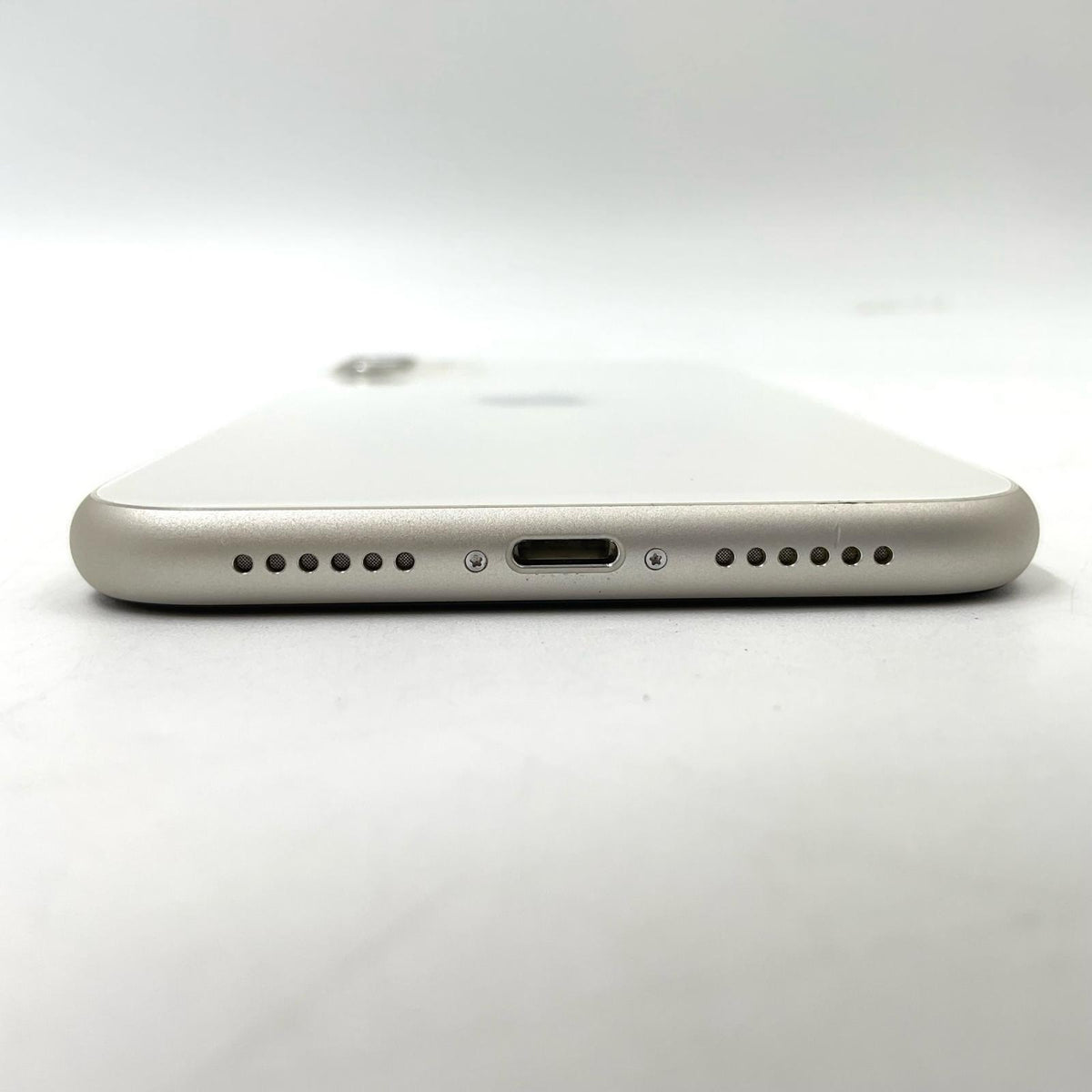 【全額返金保証】【最速発送】Apple iPhone iPhone 11 128GB ホワイト docomo 白ロム 美品 動作確認済 85%