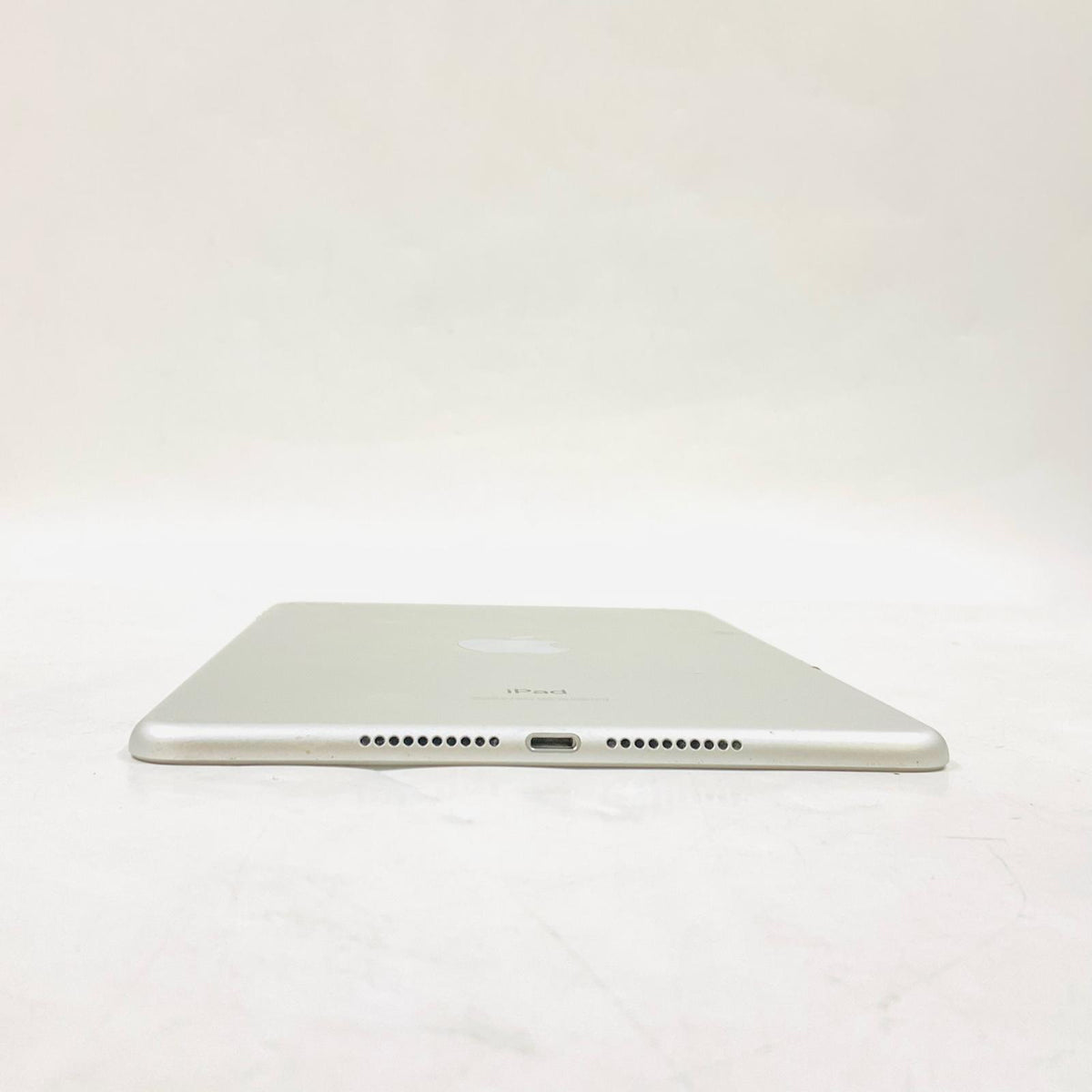 【全額返金保証】【最速発送】Apple iPad mini 7.9インチ 第5世代 64GB シルバー WiFi+Cellular docomo 白ロム 美品 動作確認済