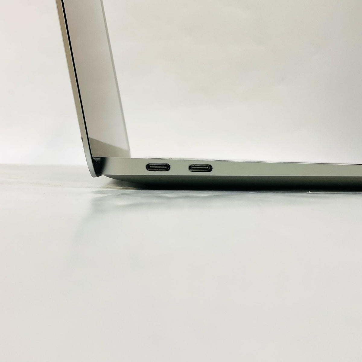 【最速発送】Apple MacBook Air 13.3インチ 2020 Apple M1 16GB 1TB シルバー 81.9%【難有】