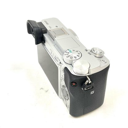 【全額返金保証】【最速発送】Sony デジタル一眼 α6400 ボディ シルバー 美品 動作確認済