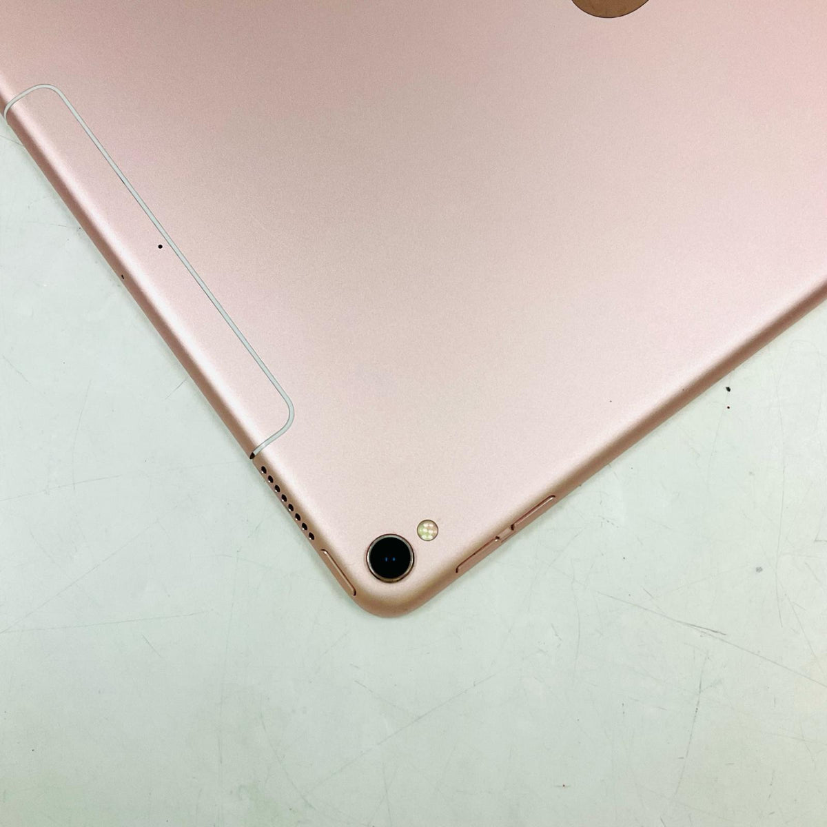 【最速発送】Apple iPad Pro 10.5インチ 第1世代 64GB ローズゴールド WiFi+Cellular docomo 白ロム【難有】