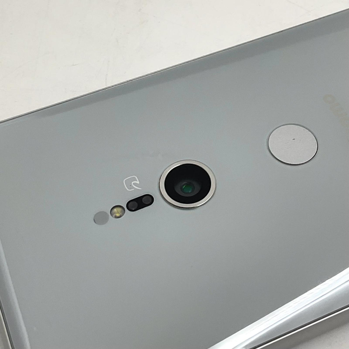 【全額返金保証】【最速発送】Sony Xperia XZ2 64GB リキッドシルバー SO-03K 白ロム 動作確認済