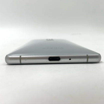【全額返金保証】【最速発送】Sony Xperia XZ2 64GB リキッドシルバー SO-03K 白ロム 動作確認済