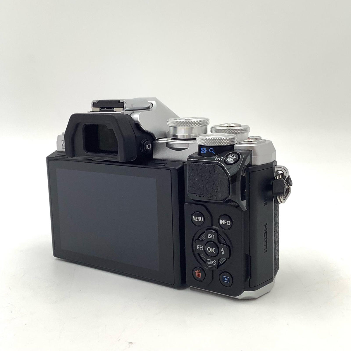 【全額返金保証】【最速発送】OLYMPUS デジタル一眼 OM-D E-M10 Mark III ボディ [シルバー] 超美品 動作確認済