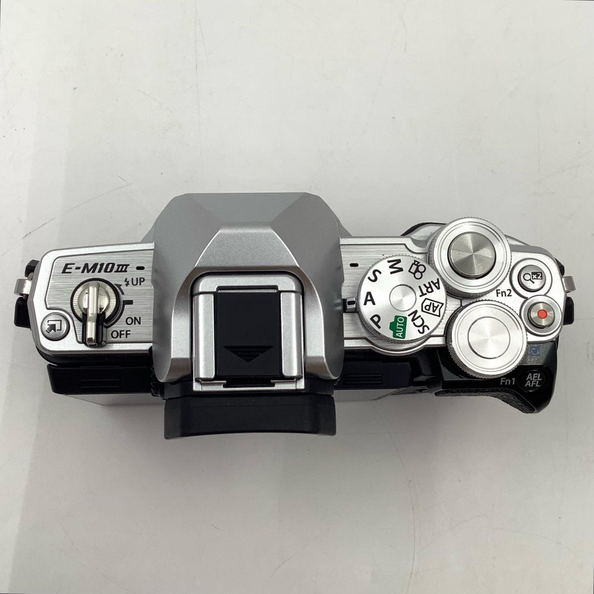 【全額返金保証】【最速発送】OLYMPUS デジタル一眼 OM-D E-M10 Mark III ボディ [シルバー] 超美品 動作確認済