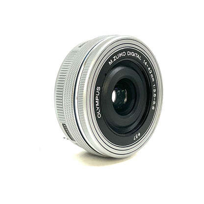 【全額返金保証】【最速発送】OLYMPUS M.ZUIKO DIGITAL ED 14-42mm F3.5-5.6 EZ [シルバー] 美品 動作確認済