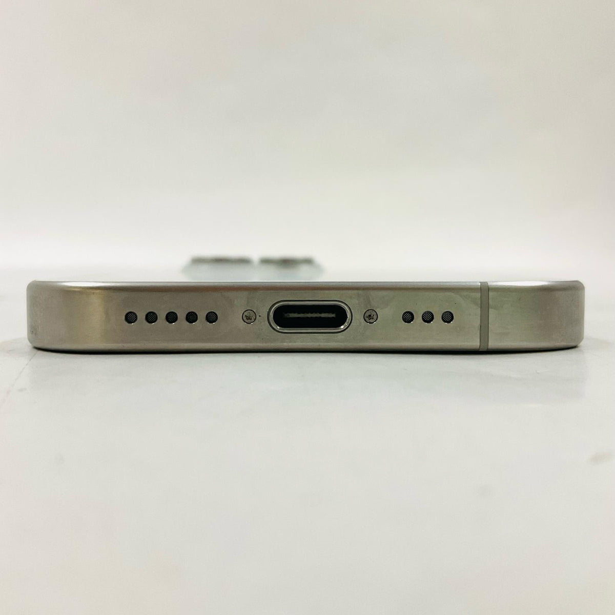 【全額返金保証】【最速発送】Apple iPhone iPhone 15 Pro 512GB ホワイトチタニウム Softbank 白ロム 動作確認済 77%